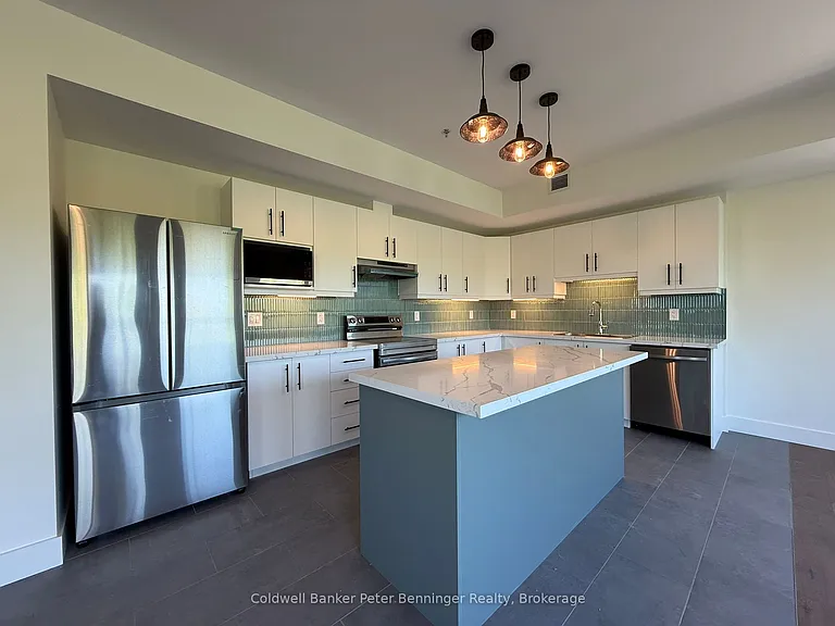 604 Queen St S #401 — Photo 3