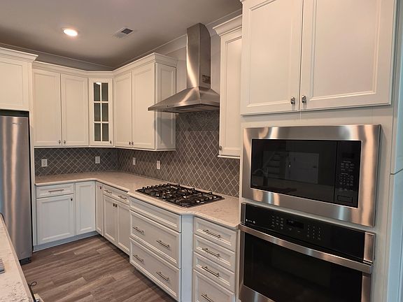 3rd image of 110 Park Place Cir