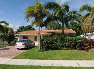 319 SW 2nd St, Boca Raton, FL 33432
