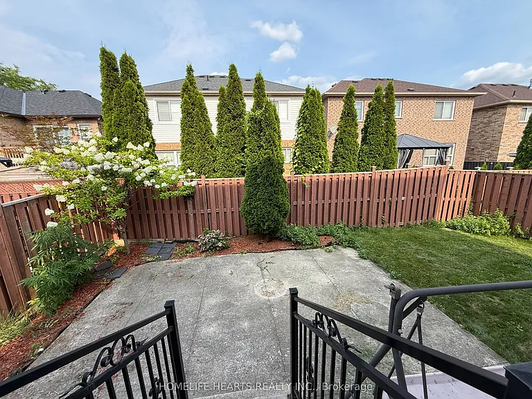 55 Queen Mary Dr — Photo 14