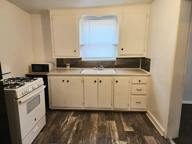 216 S Avenue I #6 — Photo 9