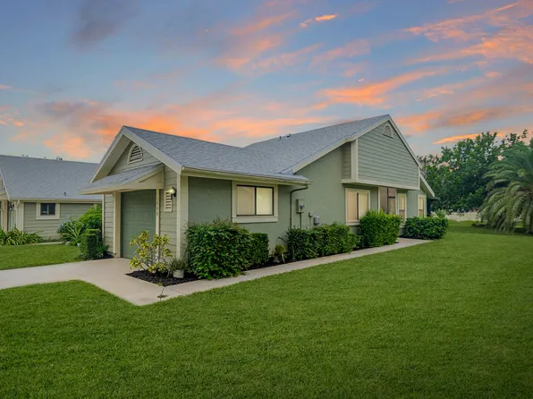 1566 SE Dewberry Court, Port St Lucie, FL 34952