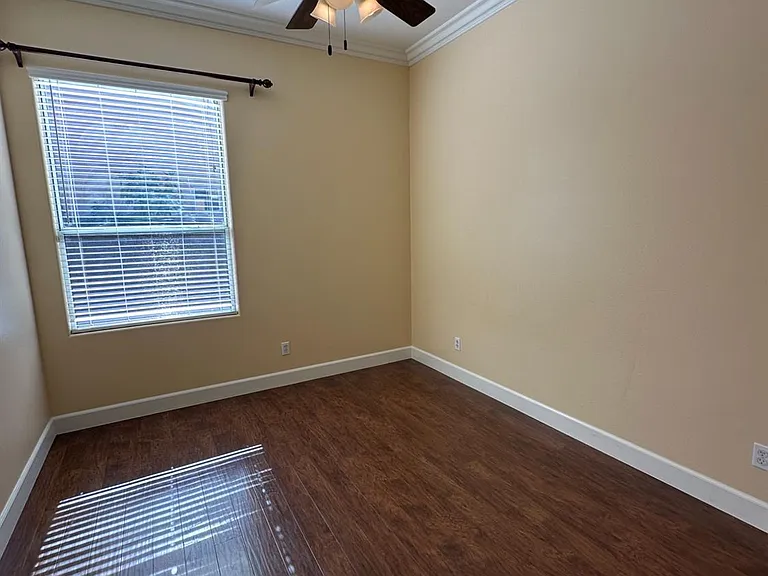 768 Quincy Ave — Photo 23