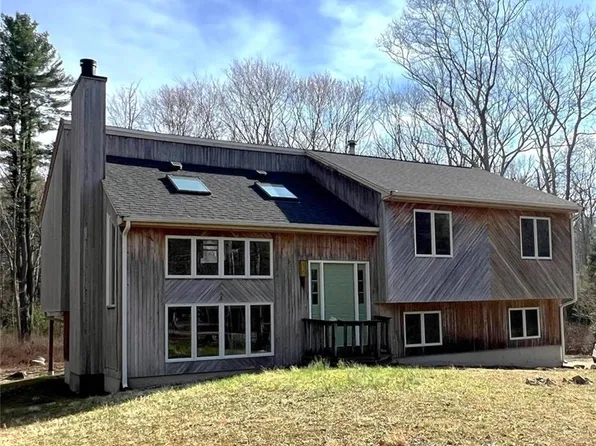 402 Weaver Hill Rd, West Greenwich, RI 02817