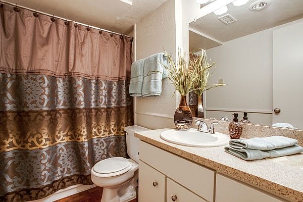2nd image of 3260 N Hall St APT 335