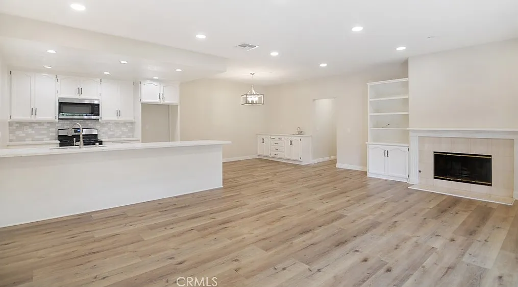 2 bed, 1300 sqft, $3,000 — Photo 2