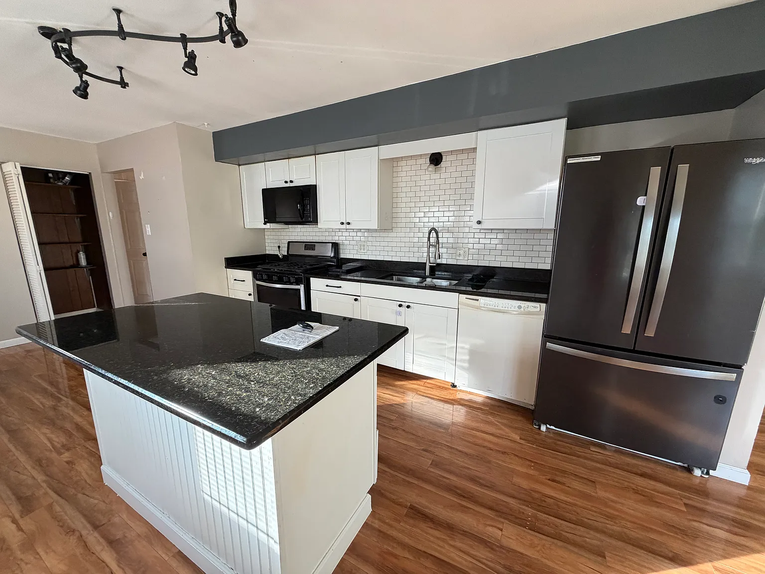 3 bed, 1280 sqft, $1,900 — Photo 3