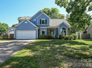 9101 Castlebay Dr, Charlotte, NC 28277