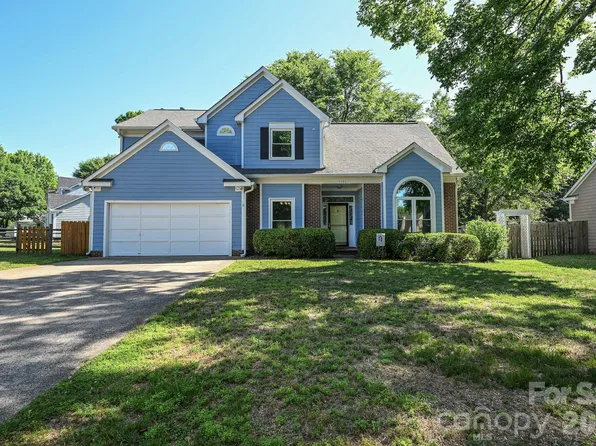 9101 Castlebay Dr, Charlotte, NC 28277