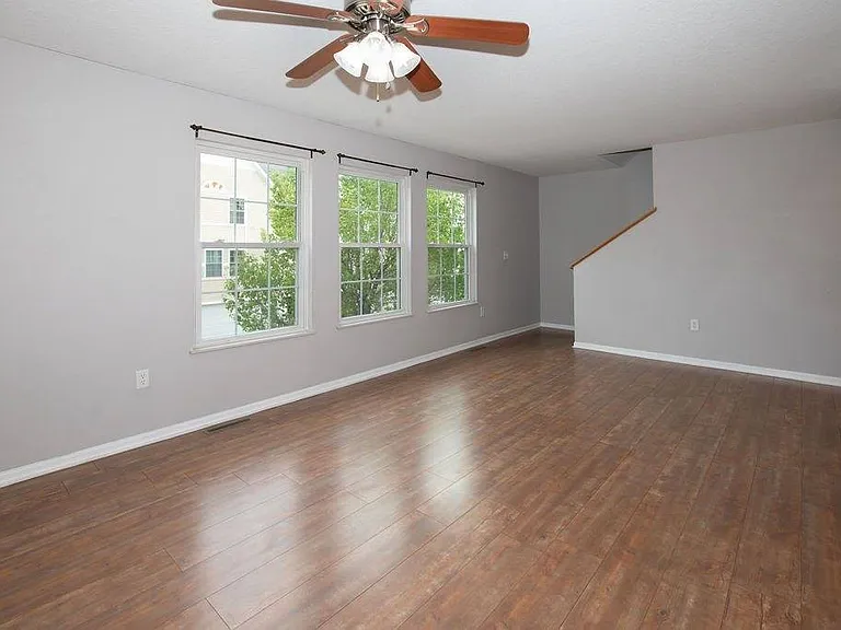 1062 10th Ave NW — Photo 5