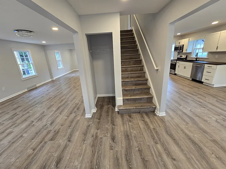 216 Robert Ave — Photo 5