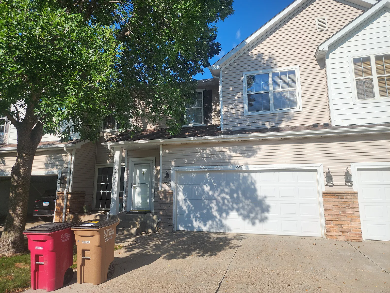 2 bed, 2.5 bath, 1991 sqft, $2,100 — Photo 1