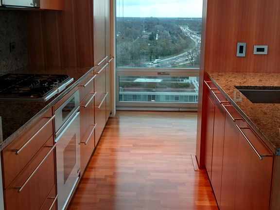 4th image of 9725 Woods Dr Unit 1701
