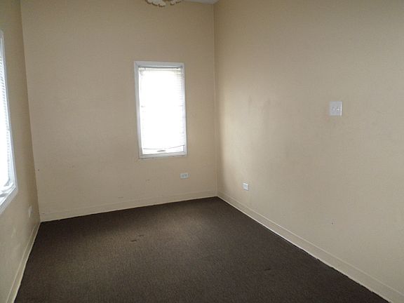 4th image of 15459 Leclaire Ave