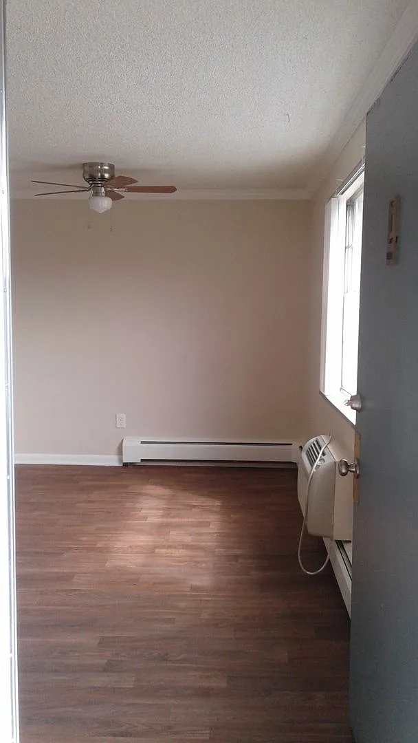 2nd Months rent is FREE, $250.00 off 1st month rent! Wedgwood Apartments — Photo 3