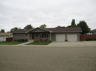 205 Georgetown Dr, Glendive, MT 59330