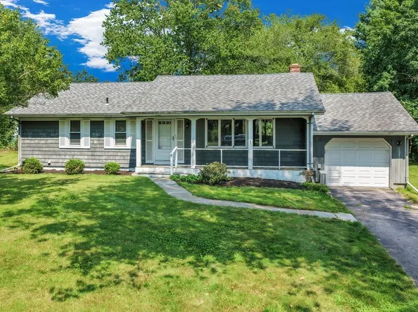 17 Lynn Ln, Ashaway, RI 02804