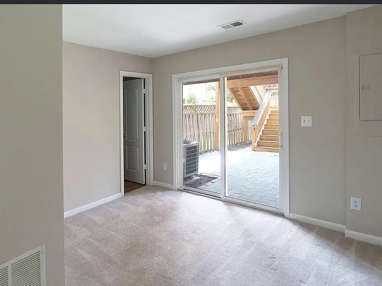 21933 Halburton Ter — Photo 2