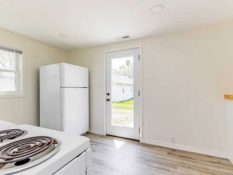 2104 N Hollywood Ave — Photo 6