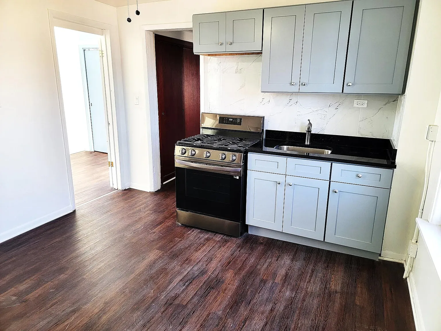 3 bed, 950 sqft, $775 — Photo 3