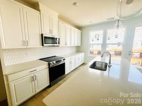 1908 Alexander Village Main Dr, Charlotte, NC 28262