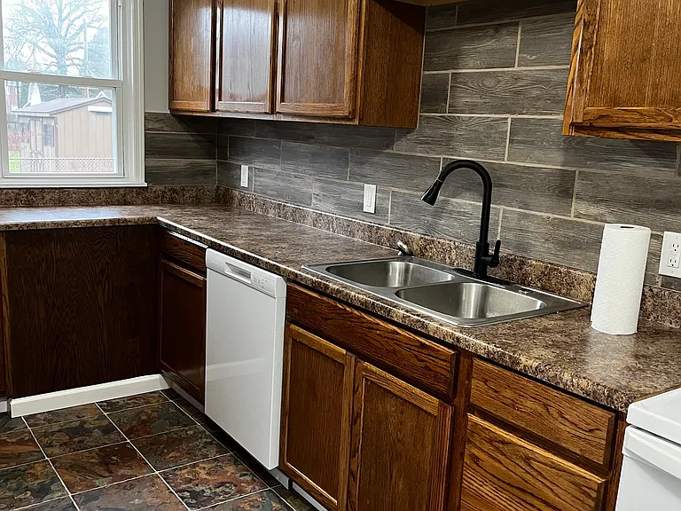 1113 Franklin St — Photo 4