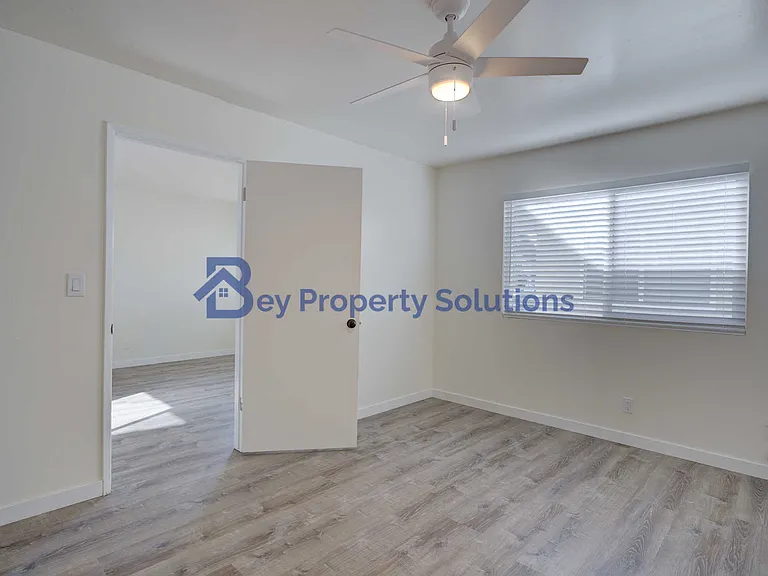 142 S Rena St #H — Photo 17