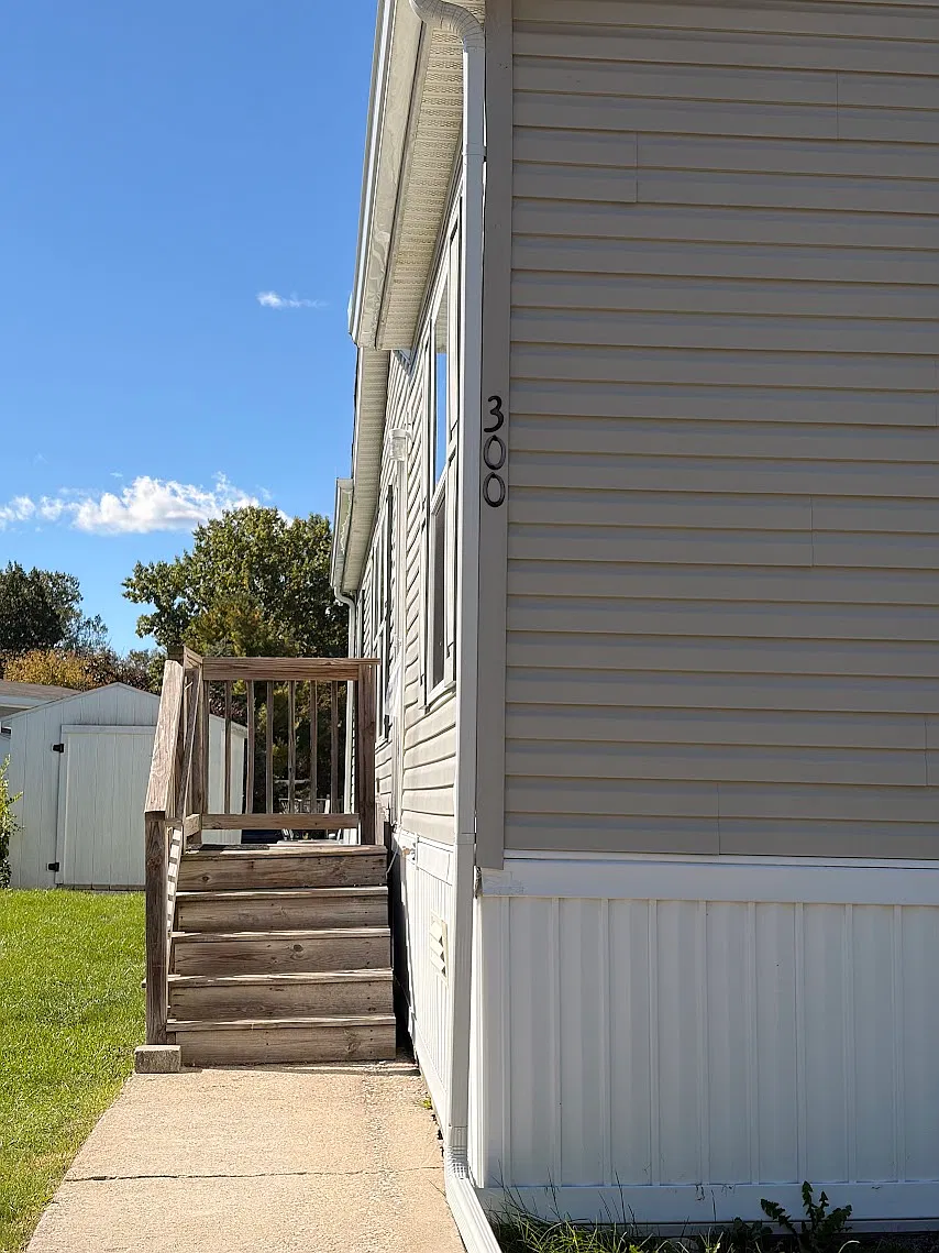 3 bed, 1456 sqft, $1,399 — Photo 1