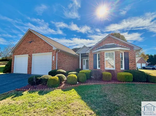 15 Deer Brook Ln, Martinsville, VA 24112