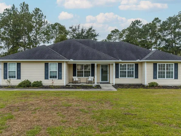 706 Edgewater Pl, Hahira, GA 31632