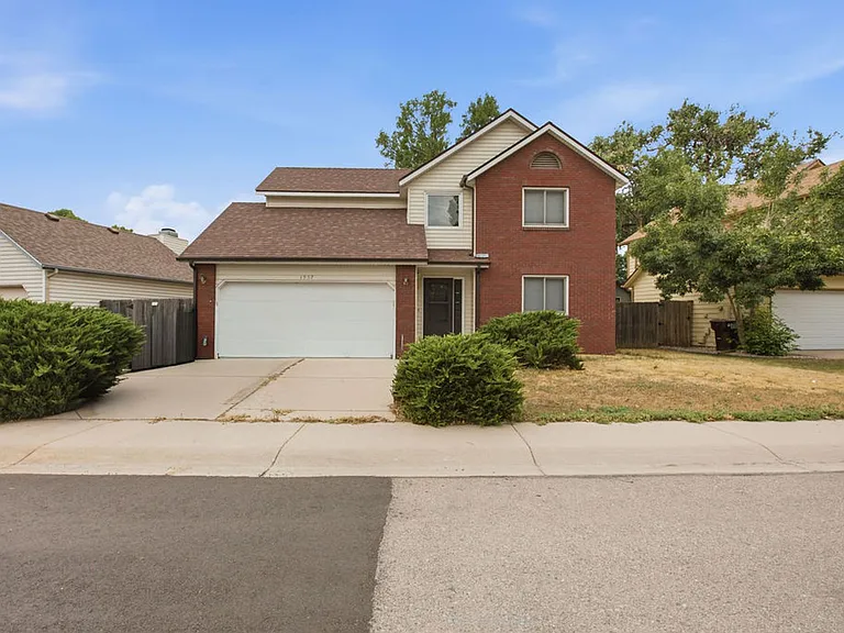 1937 Connecticut Dr — Photo 1