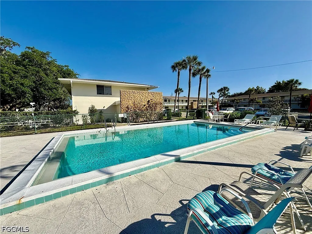 2 bed, 2.0 bath, 804 sqft, $1,150 — Photo 3