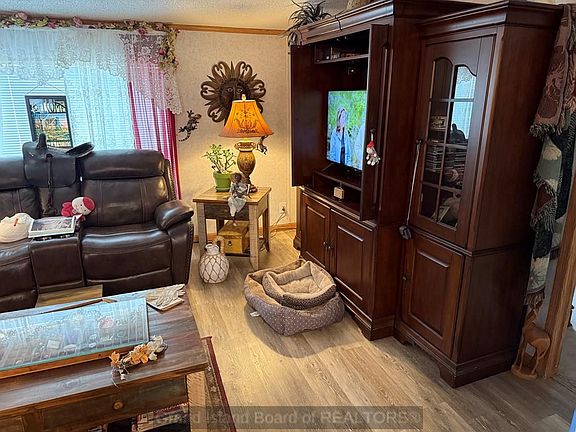 4th image of 9 Countryside Ct