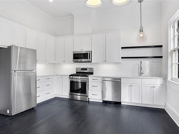 4th image of 640 Pauline St #640