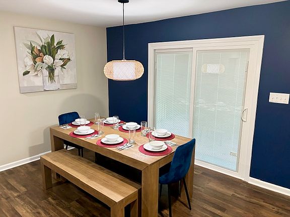 Spacious dining for 7 guests