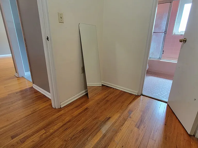 570 Whitney Ave #E1 — Photo 4
