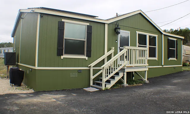 3 bed, 2.0 bath, 1280 sqft, $1,650 — Photo 2