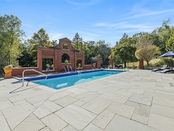 3rd image of 898 Persimmon Rd