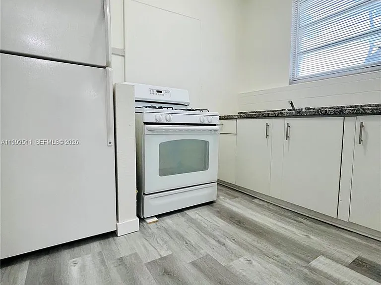 442 SW 10th Ave #1 — Photo 4