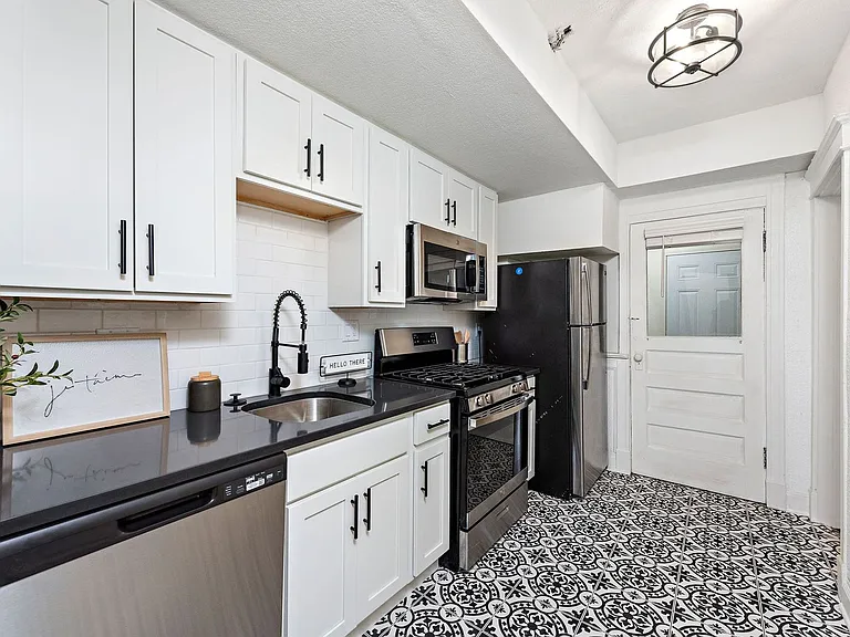 1412-1414 W 39th St — Photo 12