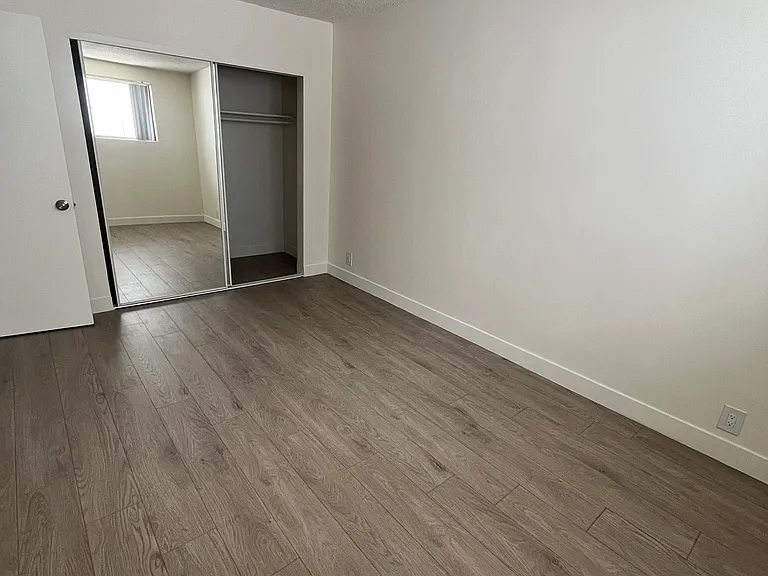 4355 Mammoth Ave #8 — Photo 17