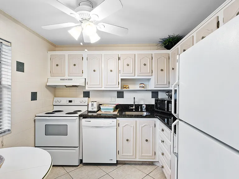 3 Abbey Ln #102 — Photo 3