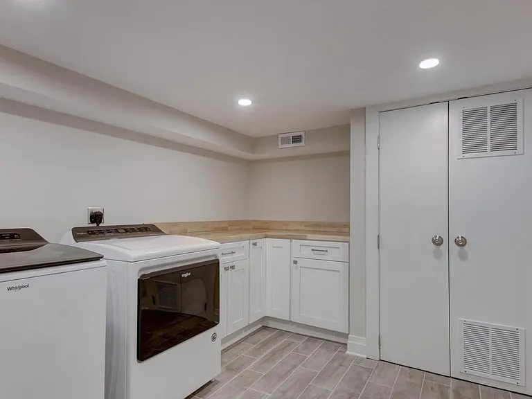 1435 Jackson St NE — Photo 19