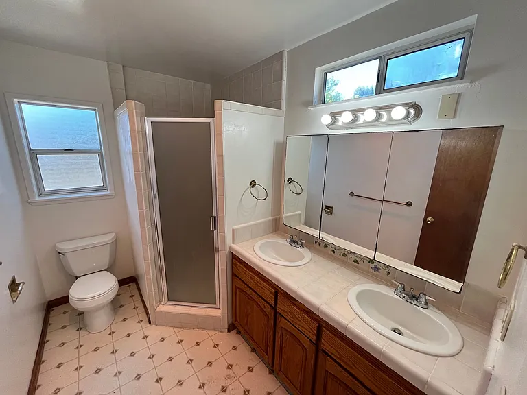 215 S D St #215 — Photo 15
