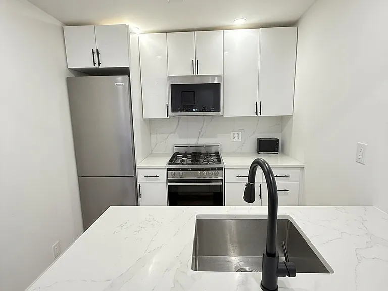 109 1st Ave #5F — Photo 4