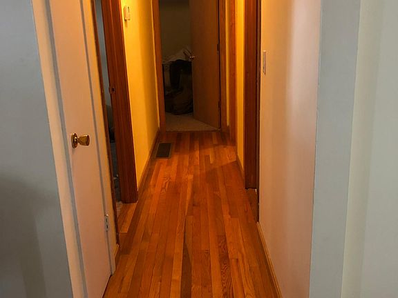 3rd image of 300 Woodview Cir