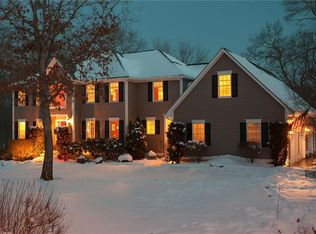 229 Woodridge Dr, Saunderstown, RI 02874