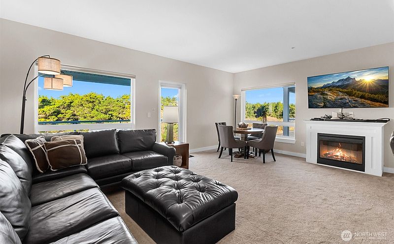 3rd image of 1600 W Ocean Avenue #1238
