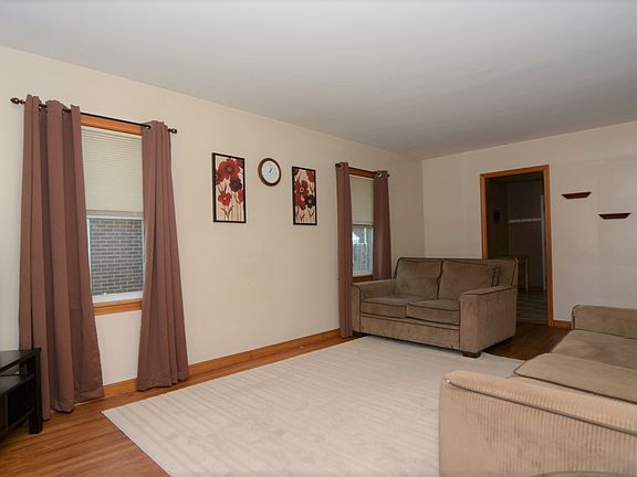 2nd image of 2025 E Mulberry St