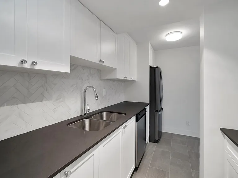 1100 Harwood St — Photo 10